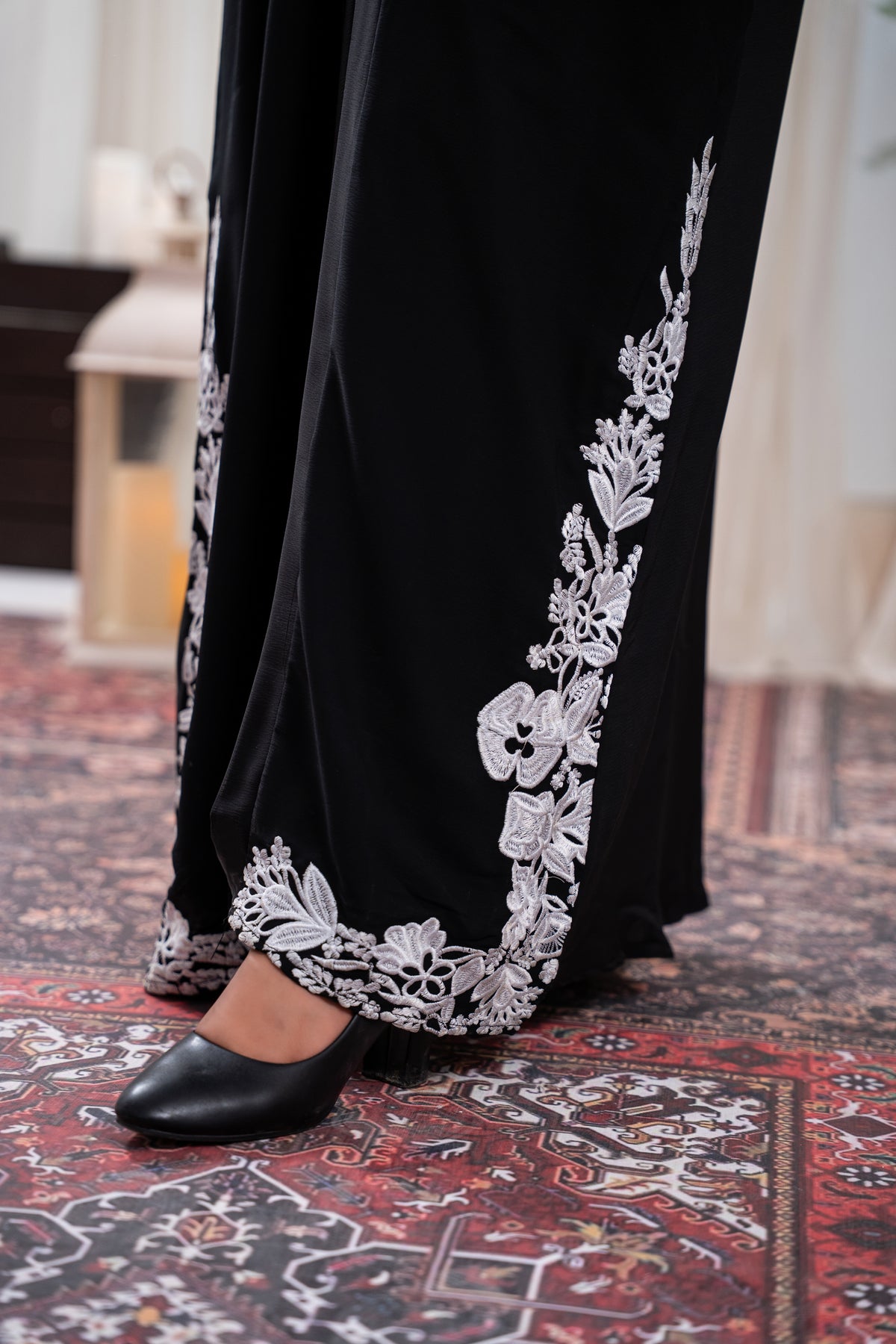 Noir Meadow Abaya