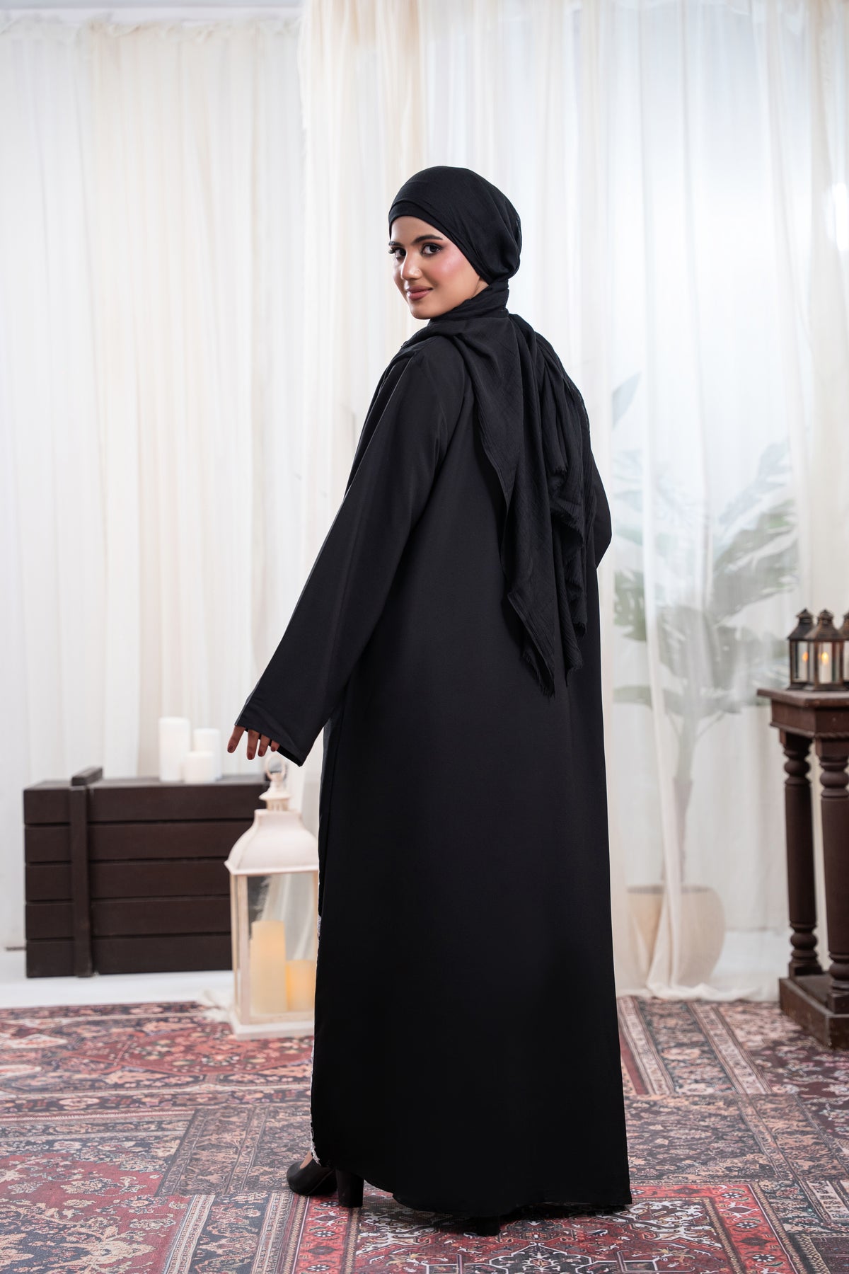 Noir Meadow Abaya